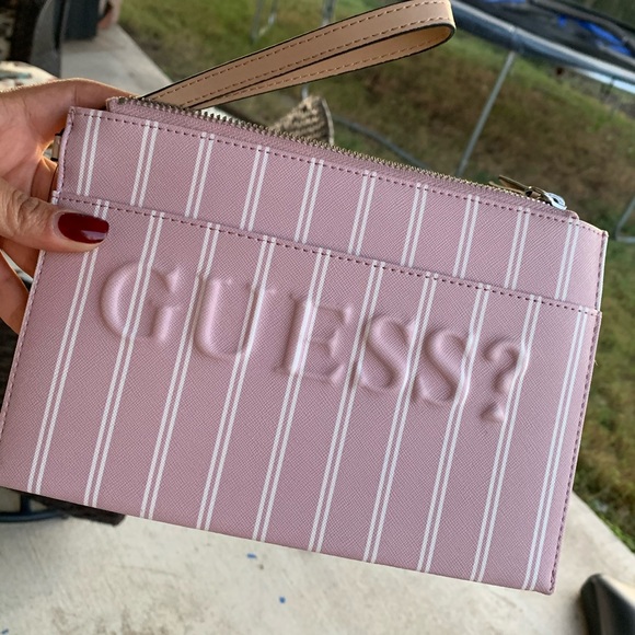 Guess Handbags - Beautiful large guess clutch💖 Guess Handbags - Beautiful large guess clutch💖